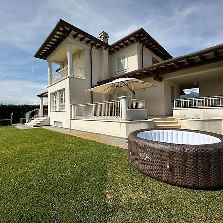 Villa Oriella - Piscina Idromassaggio E Relax -Versilia Камайоре Екстериор снимка