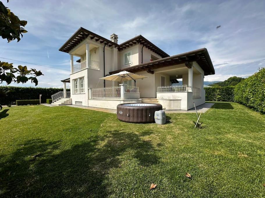 Villa Oriella - Piscina Idromassaggio E Relax -Versilia Камайоре Екстериор снимка